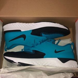 Nike odyssey react 2 flynit. Size (10.5) in men’s